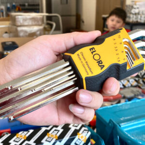 Elora 159SKU set includes a 2C plastic holder, keeping tools organized and accessible for efficient workshop use.