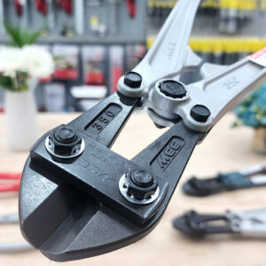 Bolt Cutters Aluminum Handles BCA provide a compact 250 mm tool option that retains the same cutting performance as the larger 300 mm model, improving maneuverability.