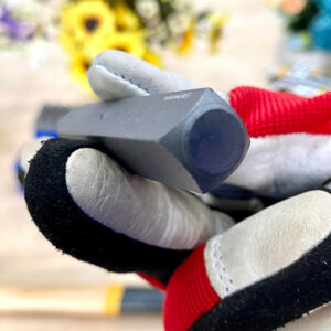The stable plastic box protects and organises the Number punch set Elora 400Z when not in use.