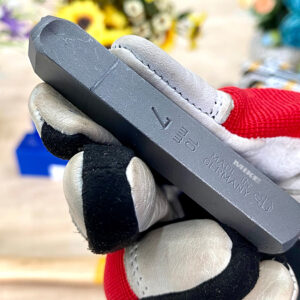 Hammer impact transfers digits precisely using the Number punch set Elora 400Z tools.