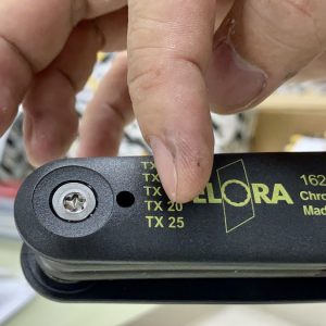 Torx-key set ELORA 162S-KKTX comes with a durable plastic holder featuring an elevating mechanism for easy access and organization of keys.