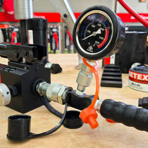 Every Hand pump BETEX AHP integrates an automatic 10,000-psi overload-relief valve, protecting system components from excessive pressure excursions reliably, continuously.
