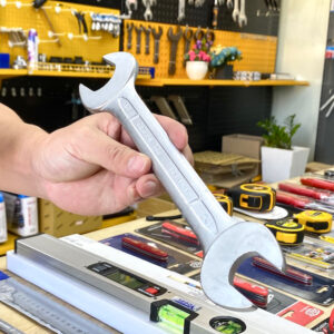 ELORA 100 double open ended spanner complies with ISO 3318, ISO 1085, and ISO 10102 mechanical tool standards.