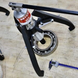 Hydraulic Puller BETEX HP 203 is designed for professionals requiring a balance of strength, versatility, and safety in industrial component removal tasks.