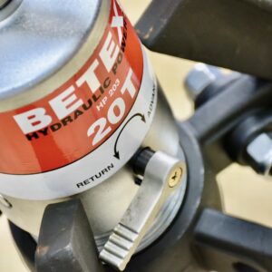 Hydraulic Puller BETEX HP 203 features a 2/3-arm convertible configuration, providing two pulling setups in one tool and allowing adaptation to different component geometries.