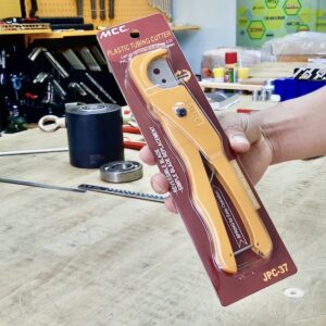 Plastic tubing cutter MCC JPC-37 features a safety hook and V-spring for secure storage and easy opening.