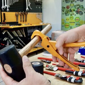 Yellow-coated aluminium handle protects Plastic tubing cutter MCC JPC-37 from wear while providing operator durability.