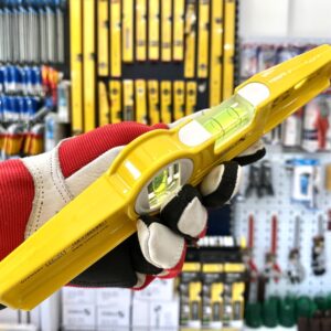 Spirit level STABILA Torpedo 02510 type 81 SM achieves measurement accuracy of ±0.5 mm/m in standard position and ±0.75 mm/m in reverse. These metrics align with tolerances required in scaffold leveling, steel framing, and mechanical fixture alignment.