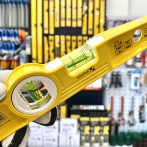 Spirit level STABILA Torpedo 02510 type 81 SM utilizes a precision-milled measuring surface that ensures flush contact with workpieces. This enhances measurement reliability while avoiding marking or damaging finished metal surfaces.
