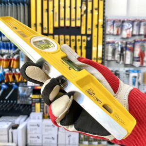 Spirit level STABILA Torpedo 02510 type 81 SM includes one horizontal and one vertical vial, both factory-fixed using STABILA’s locked-in technology. These vials resist drift over time, ensuring consistent level and plumb readings even under temperature variation or physical impact.