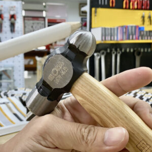 Ball peen hammer ELORA 1670 – Lengths range from 295 mm to 375 mm depending on weight variant.