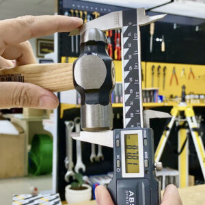 Ball peen hammer ELORA 1670 – Steel wedge and epoxy resin secure head-to-handle connection for stability.