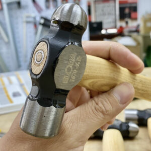 Ball peen hammer ELORA 1670 – Drop-forged C45 / 1.0503 steel head, inductively hardened, polished face and peen.