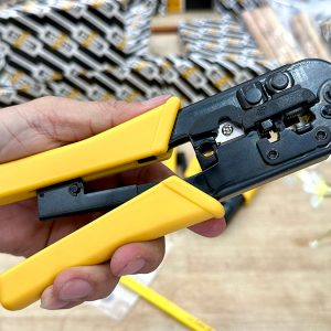 Crimping plier ELORA 467 Designed for Western plugs, it includes cutting and stripping functions.