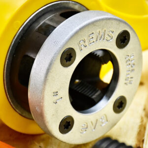 REMS eva hand die stock works with Sanitol and Spezial oils to ensure cooling, lubrication, and thread quality.