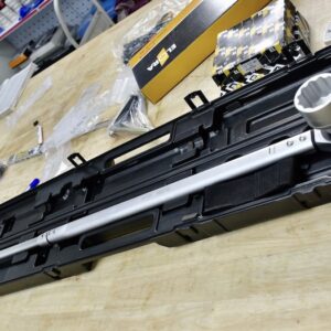 ELORA 2070 torque wrench includes traceable calibration certificate and unique serial number identification.