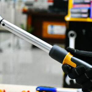 ELORA 2179 torque wrench complies with EN ISO 6789:2017, ±3% tripping accuracy, ensuring calibration reliability.