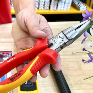 ELORA 960 combination pliers with VDE 1000V insulated handles.