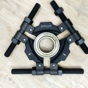 Tri-Section Pulling Plates BETEX STP-3 incorporate a hinge mechanism that enables maximum spread, reducing risk of component distortion during bearing dismounting.