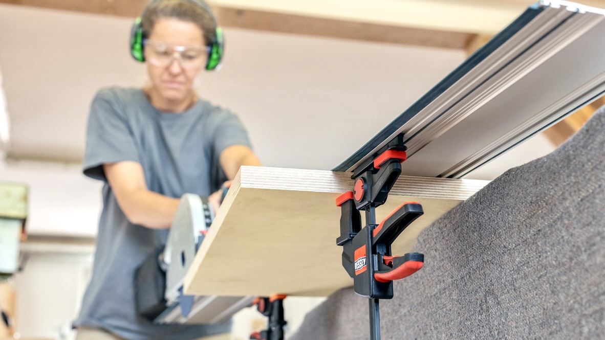 The one-handed EZR clamp is now compatible with Bosch and Mafell guide rails