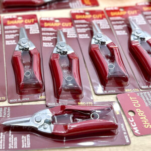 Stainless steel construction of the MRC-170 Japanese Micro-Serrated Cutter ensures corrosion resistance and extended operational lifespan.