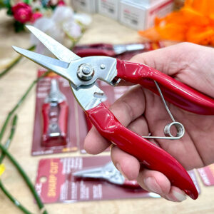 Spring-assisted action in the MRC-170 Japanese Micro-Serrated Cutter reduces manual effort, boosting cutting efficiency during repetitive work.