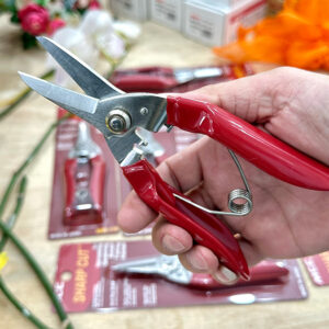 MRC-170 Japanese Micro-Serrated Cutter integrates a one-hand safety hook for convenient, quick blade lock and release.