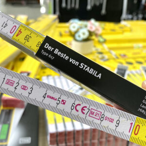 Stabila Oak folding ruler 600 series uses spring-loaded alloy joints, ensuring smooth folding action and structural reliability during operation.