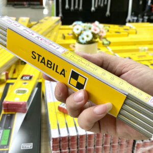 Laser-engraved graduations on Oak folding ruler Stabila 600 series guarantee precision, clear readability, and resistance to wear in harsh environments.