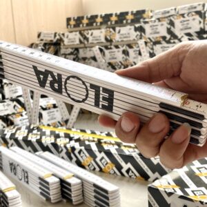 ELORA 1544H oak folding rule measures 2 m, 10 segments, Class III accuracy, designed for professional metric measurement tasks.