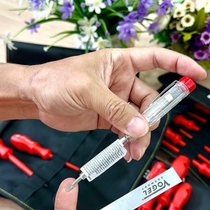 ELORA 900-S7 Limited Edition Insulated Screwdriver Set comes neatly packaged in a black faux leather roll-up pouch, making storage and transport easy.