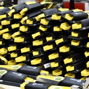 Spirit level Torpedo Stabila 02511 type 81 SM features a trapezoidal body profile, which enhances ergonomic handling and prevents unintended rolling. This profile also promotes tactile grip in wet or oily conditions common in metal assembly environments.