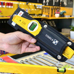 Spirit level Torpedo Stabila 02511 type 81 SM integrates rare-earth magnets beneath its contact surface. The system holds to ferrous substrates with superior force—approximately five times that of standard ferrite—enabling stable tool fixation during two-handed component positioning or welding.