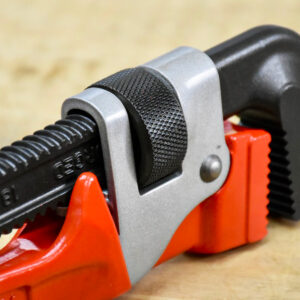 Heavy duty pipe wrenches PW-AD – Jaw construction uses Chrome Vanadium steel with hardened teeth for long wear resistance.