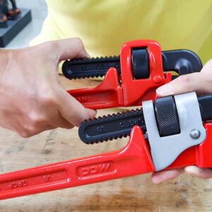 Heavy duty pipe wrenches PW-AD – Weight ranges from 0.20 kg (PW-AD15) to 7.00 kg (PW-AD90), adapting to task scale.