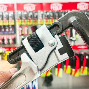Heavy duty pipe wrenches PWDAL – Pipe size coverage spans from 12 inches to 36 inches.