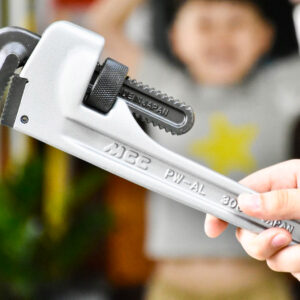 Pipe wrenches PW-AL – Fully floating hook jaw with spring suspension for quick grip and release.