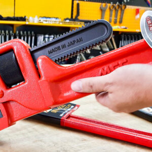 Pipe wrenches PW-SD apply induction hardening on teeth to extend service life under repeated use.