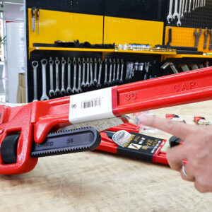 Pipe wrenches PW-SD feature raised “Made in Japan” markings directly on the jaw surface.