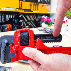 Pipe wrenches PW-SD are available in eight models ranging from 150 mm to 900 mm in length.