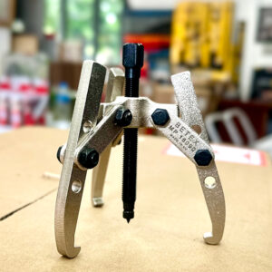 BETEX MP15/16 universal bearing puller supports linear and uniform extraction of externally fitted components.